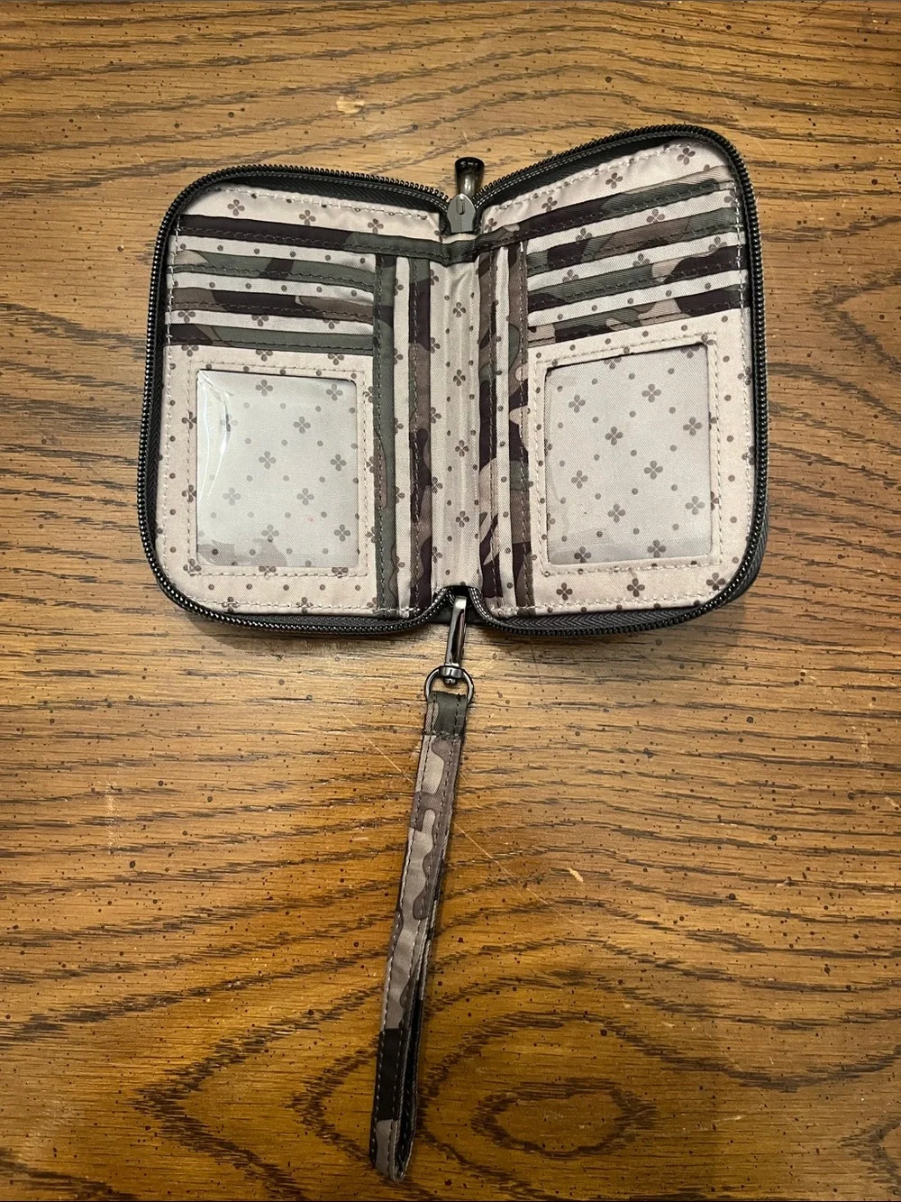 lug compact quilted